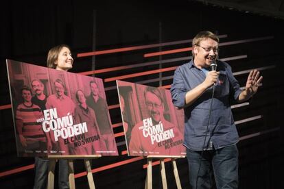 Xavier Domènech y la número dos de la lista, Marta Sibina, en un momento del acto.