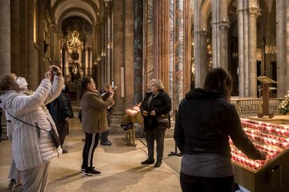 Interior de la Catedral de Santiago de Compostela, el primer día sin obligatoriedad de mascarilla en interiores.