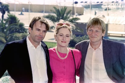 Sam Neill, Meryl Streep y el director Fred Schepisi presentando 'Un grito en la oscuridad'.