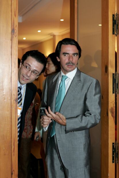 Javier Fernández Lasquetty, junto al ex presidente del Gobierno José María Aznar en la inauguración del Campus 2004 de la FAES.