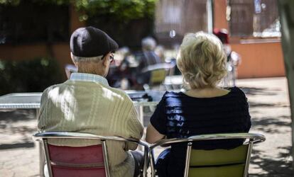 Dos ancianos, en una residencia de la Comunidad de Madrid.