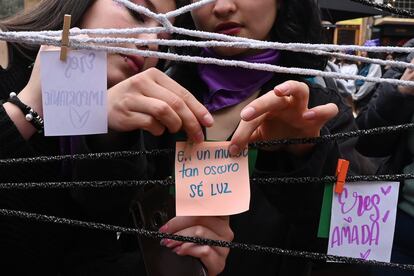 Una de las acciones realizadas fue el tradicional tendedero con consignas. 
