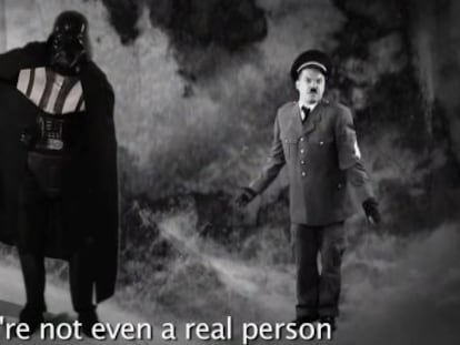 Un momento del combate de Darth Vader contra Hitler. 