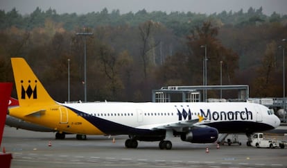 Avión de Monarch en el aeropuerto de Colonia, Alemania