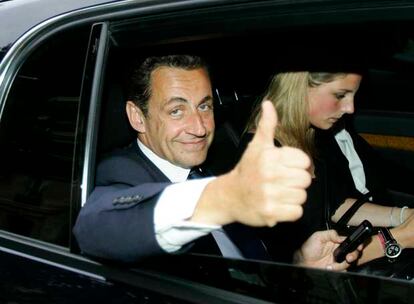 Con el 66,17% de los votos escrutados, el candidato de la Unión por un Movimiento Popular (UMP), Nicolas Sarkozy, gana con el 53,48% de los votos. Su rival, la socialista Ségolene Royal, obtiene el 46,52% de las papeletas, según informa el  Ministerio del Interior francés.