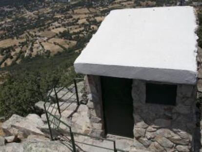 Una garita de vigilante forestal en la sierra norte de Madrid.