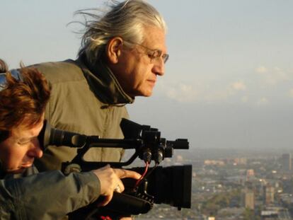 El cineasta chileno Patricio Guzm&aacute;n, durante el rodaje de la pel&iacute;cula. 