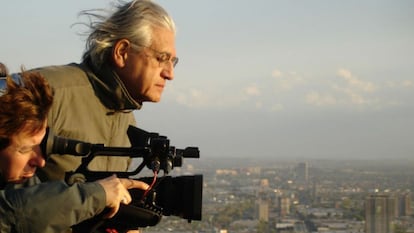 El cineasta chileno Patricio Guzm&aacute;n, durante el rodaje de la pel&iacute;cula. 