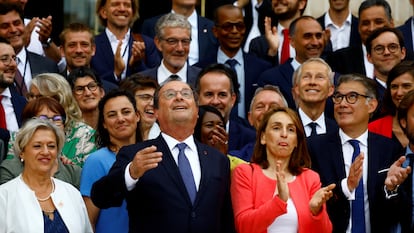 Los nuevos diputados socialistas llegan a la Asamblea Nacional en París. Entre ellos, el expresidente François Hollande y el líder del PS, Olivier Faure, uno de los posibles candidatos a primer ministro por el Nuevo Frente Popular.