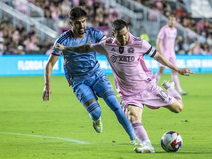 Lionel Messi (R) and Thiago Martins during the friendly match between New York City FC and Inter Miami at the DRV PNK stadium in Fort Lauderdale, Florida, November, 10 2023.