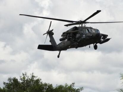 Um helicóptero das forças armadas colombianas em 21 de novembro.