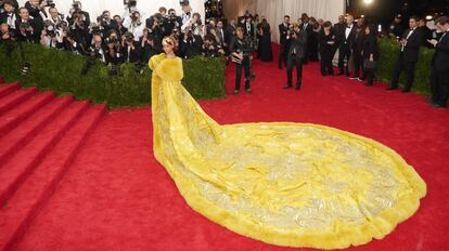 Rihanna, en la alfombra roja de la gala del Met en 2015.