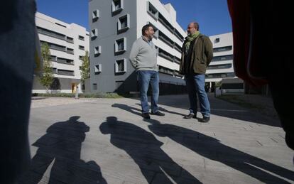 Promociones de viviendas con pisos ocupados en el Paseo de la Democracia de Torrejon de Ardoz.