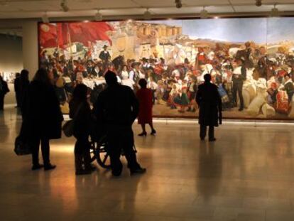 Visitantes de la exposici&oacute;n de Sorolla &#039;Visiones de Espa&ntilde;a&#039; en 2010.