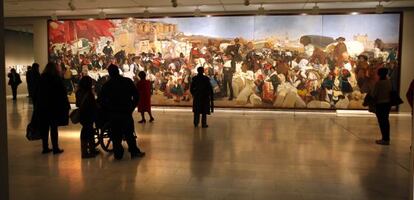 Visitantes de la exposición de Sorolla 'Visiones de España' en 2010.