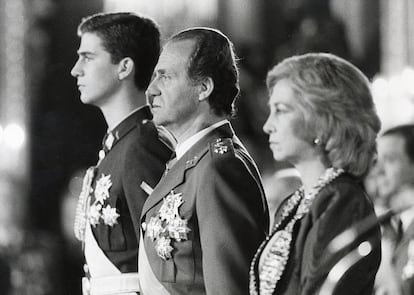 El príncipe Felipe y los Reyes, durante la celebración de la Pascua Militar en el salón del Trono del Palacio Real.