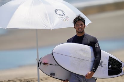 Gabriel Medina na praia de Tsurigasaki, em Ichinomiya, nesta quinta-feira.