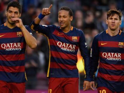 Su&aacute;rez, Neymar y Messi celebran un gol.