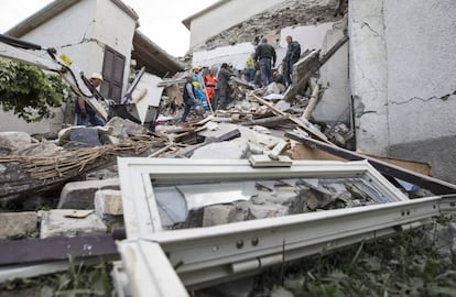 Varios edificios derrumbados por el terremoto que sacudió el centro de Italia.