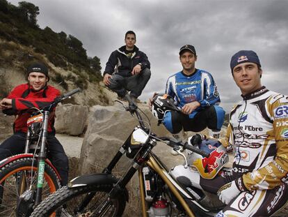 De izquierda a derecha: Toni Bou, Jeroni Fajardo, Albert Cabestany y Adam Raga, en un entrenamiento en el Parcmotor de Castellolí.
