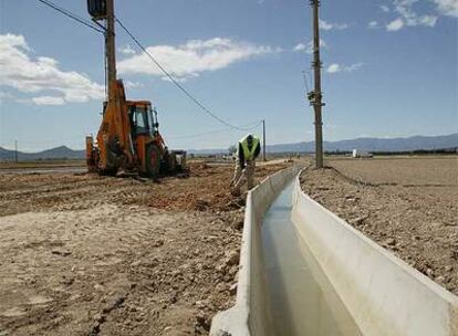 Reparación de acequias de regadío en L&#39;Aldea.