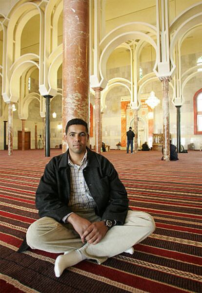 Bendaoud el Khamlichi, víctima del 11-M, en la mezquita de la M-30 de Madrid.