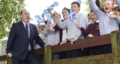Alex Salmond, tras votar en el referéndum.