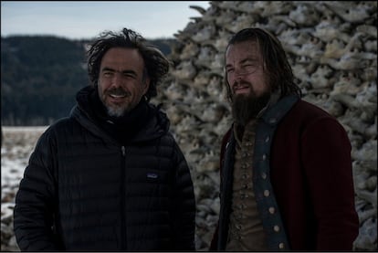 <p><strong>¿Cuál era el plan?</strong> Que Leonardo DiCaprio ganase un Oscar de una vez por todas. <br /><strong>¿Qué salió mal?</strong> El director, Alejandro González Iñárritu, quería una experiencia física y eso incluía rodar solo con luz natural, actores que llevaban abrigos de piel de 50 kilos y se sumergían en aguas heladas. Cuando la nieve se acabó en Canadá, se trasladó el rodaje a Argentina. En total, nueve meses en los que DiCaprio tuvo que comer hígado crudo de bisonte a pesar de ser vegetariano y Tom Hardy acabó a puñetazos con el director. <br /><strong>¿Cómo acabó la cosa?</strong> La campaña de promoción se basó en la crudeza de este rodaje, DiCaprio ganó el Oscar para regocijo del planeta entero y Hardy se hizo una camiseta de él cogiendo por el cuello a Iñárritu. En la imagen, Leonardo DiCaprio y el director mexicano Alejandro González Iñárritu durante el rodaje de 'El renacido'.</p>