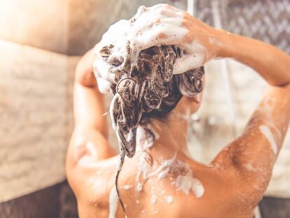 En estos tiempos de coronavirus los expertos aconsejan ducharse más que nunca.