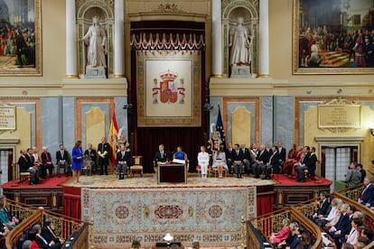 La presidenta del Congreso de los Diputados, Francina Armengol, pronuncia un discurso en presencia del presidente del Senado, los reyes de España, Felipe VI y Letizia, la princesa Leonor, la infanta Sofía, y el presidente del Gobierno en funciones, Pedro Sánchez.