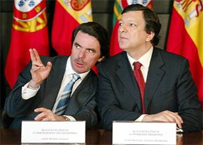 Aznar y Durão Barroso, ayer en Lisboa.