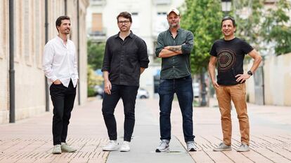 César Gómez-Mora, Quique Medina, Eugeni Viñas y Vicent Molins (de derecha a izquierda), integrantes del colectivo València Vibrant.

FOTO: Ana Escobar EL PAÍS