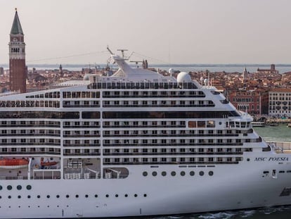 Crucero entrando en la ciudad de Venecia.