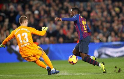 Dembélé, davant el porter del Cèltic, Rubén Blanco.