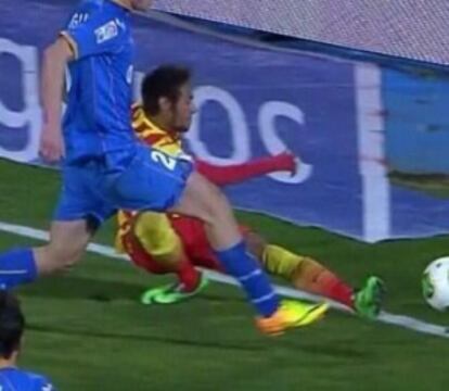 Momento em que Neymar se lesiona.