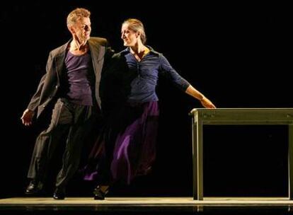 Mijaíl Barishnikov y Ana Laguna, ayer en el Teatro Español durante un ensayo.