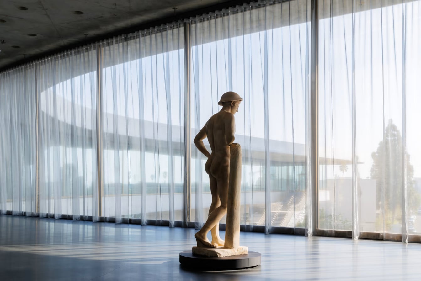 ¿Pueden unas cortinas costar millones de euros?: La fascinante historia de las telas que protegen las obras del LACMA