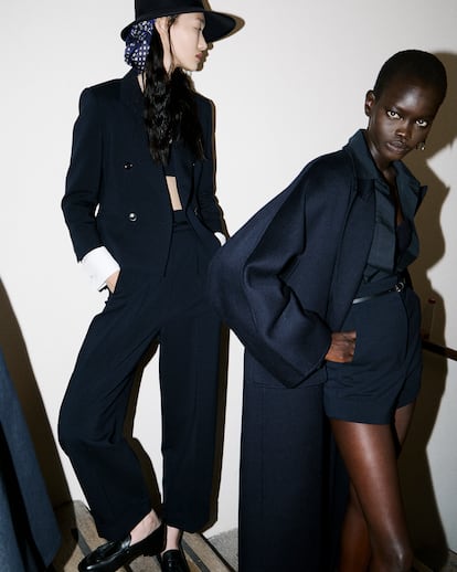 Modelos nos bastidores do desfile vestindo terno e chapéu de lã, casaco de caxemira, camisa masculina e shorts.