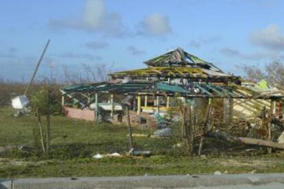 Una vivienda dañada en Barbuda tras el paso del huracán Irma.