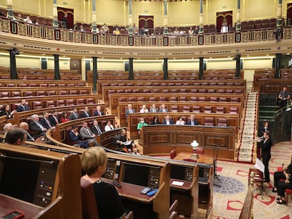 Hemiciclo del Congreso casi vacío en el nuevo homenaje a las víctimas del terrorismo.