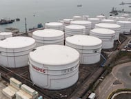 Tanques de petróleo de la compañía china Sinopec en Hong Kong.