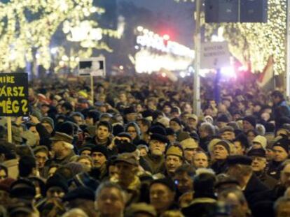 Manifestaci&oacute;n contra la nueva Constituci&oacute;n h&uacute;ngara en Budapest. 