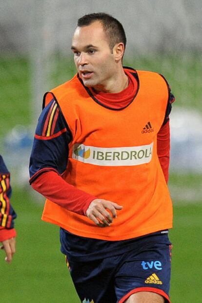 Iniesta, en el entrenamiento de ayer en Hampden Park.