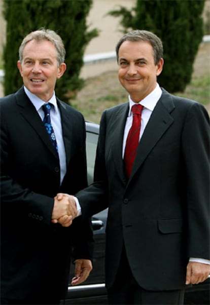 El presidente del Gobierno, José Luis Rodríguez Zapatero, recibe a su homólogo británico, Tony Blair, en Madrid.