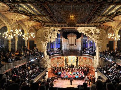 La sala gran del Palau de la Música durant l'actuació d'un cor.