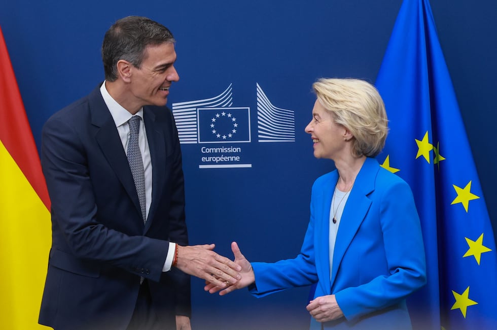El presidente del Gobierno de España, Pedro Sánchez, y la presidenta de la Comisión Europea, Ursula von der Leyen, este miércoles en Bruselas.