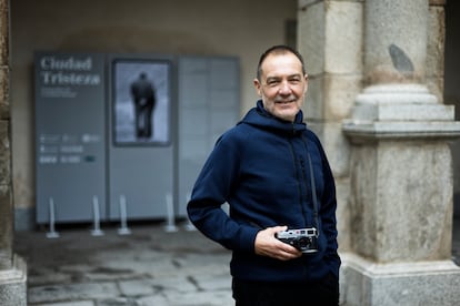 El fotógrafo Cristóbal Manuel, en Alcalá de Henares.