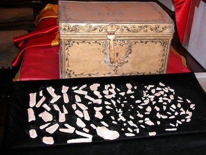 The supposed bones of Christopher Columbus in 2003. 