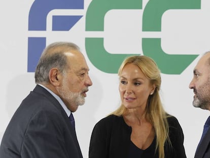 El primer accionista de FCC, Carlos Slim, junto a la presidenta de la compa&ntilde;&iacute;a, Esther Alcocer, y el CEO del grupo, Pablo Colio.  