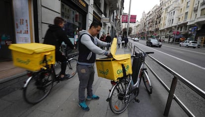 Un repartidor de Glovo, en Madrid.